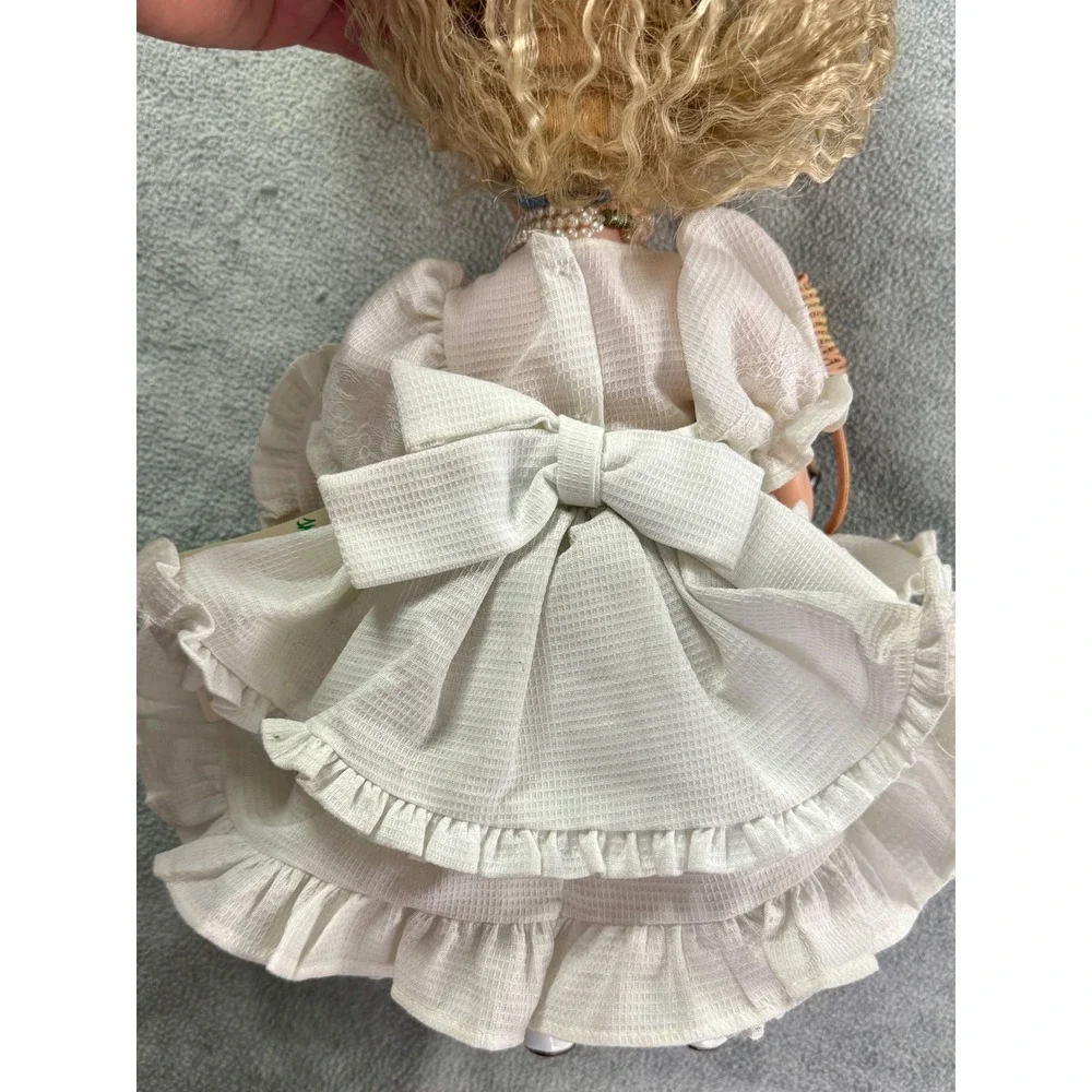 Robin Woods 1988 Alice Through the Looking‎ Glass Doll Favorite Friends Fantasy